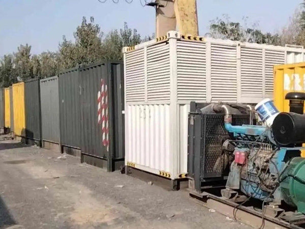 东湖200KW柴油发电机机组每小时油耗是多少？